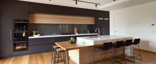 Thiết kế phòng bếp đẹp hiện đại: Với thiết kế phòng bếp đẹp hiện đại, không gian ẩm thực của bạn sẽ trở nên đầy cảm hứng và thân thiện hơn bao giờ hết. Với sự kết hợp tinh tế giữa đá, gỗ và kim loại, không gian sẽ được tối giản hóa một cách khéo léo và tạo ra một vẻ đẹp tuyệt đẹp. Hãy nhấn vào hình ảnh để khám phá những thiết kế phòng bếp đẹp nhất!