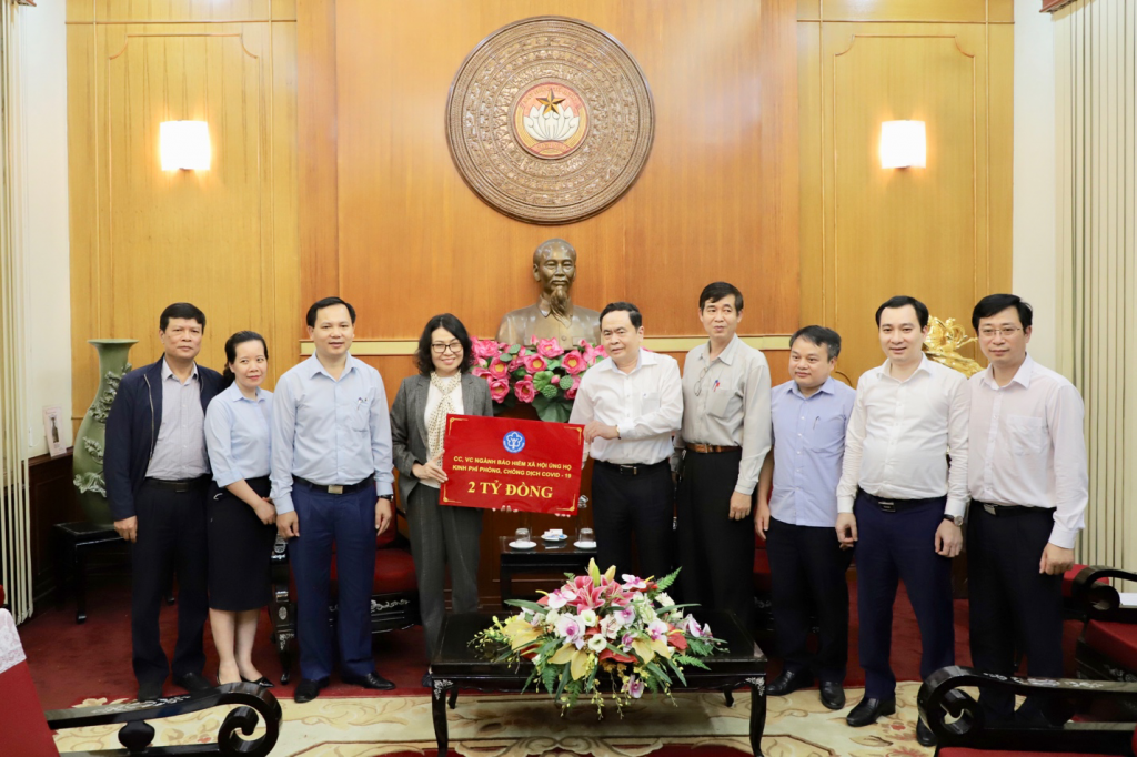 Người lao động ngành Bảo hiểm xã hội Việt Nam chung tay phòng chống dịch Covid-19
