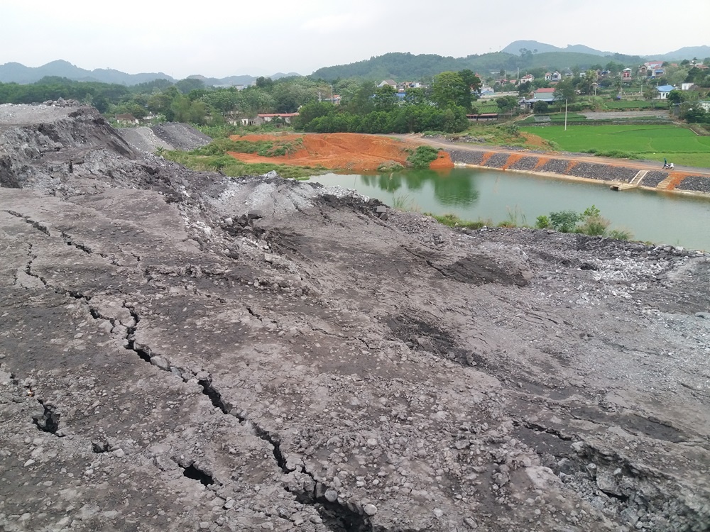 Thái Nguyên: Nguy cơ sạt lở cao tại bãi thải mỏ than Phấn Mễ