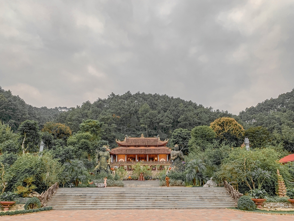 dam minh trong su yen binh tai chua dia tang phi lai tu