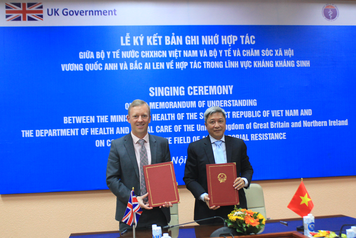 Việt Nam và Anh ký kết Biên bản ghi nhớ hợp tác trong lĩnh vực kháng kháng sinh