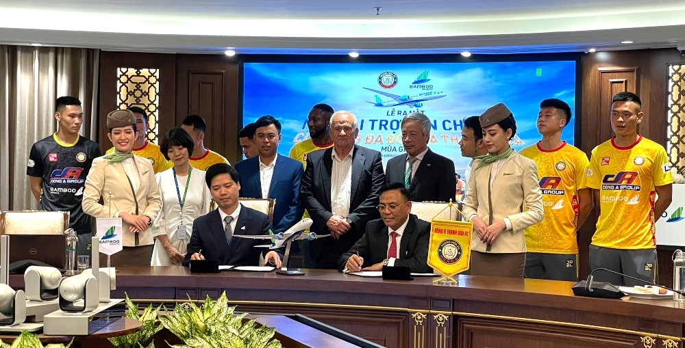 Bamboo Airways trở thành nhà tài trợ vận chuyển chính thức cho câu lạc bộ bóng đá Đông Á Thanh Hóa