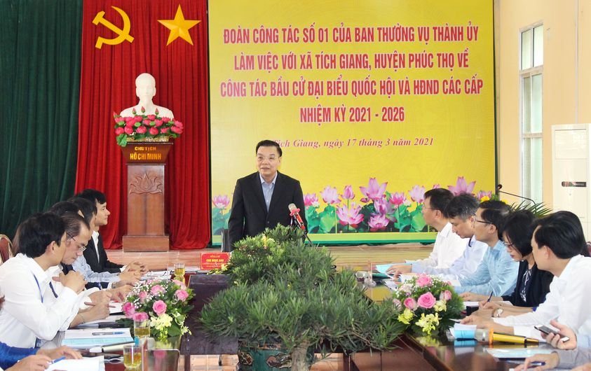 Chủ tịch UBND Thành phố Hà Nội Chu Ngọc Anh kiểm tra công tác phục vụ bầu cử ở huyện Phúc Thọ
