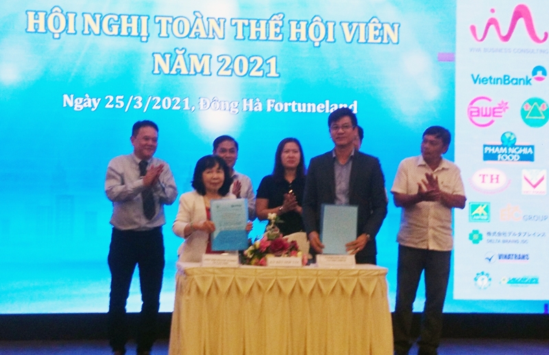 Hiệp hội Doanh nghiệp Cần Thơ ký kết hợp tác với Câu lạc bộ Doanh nhân Sài Gòn nhằm cung cấp thông tin và kết nối giao thương