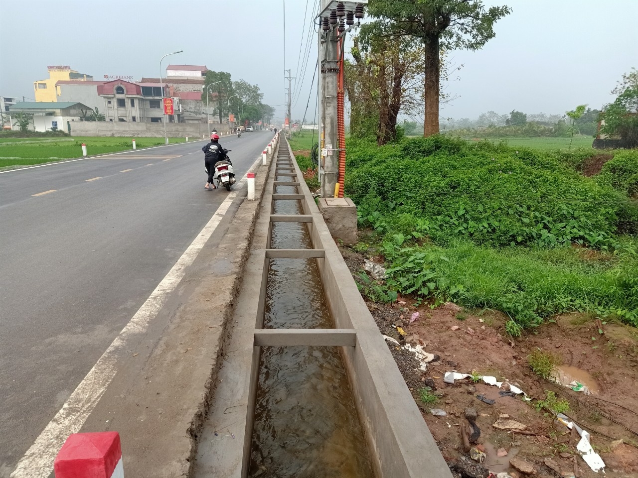 Ba Vì (Hà Nội): Nhà thầu khắc phục hạng mục mương nứt tại dự án đường giao thông liên xã Tiên Phong - Thụy An
