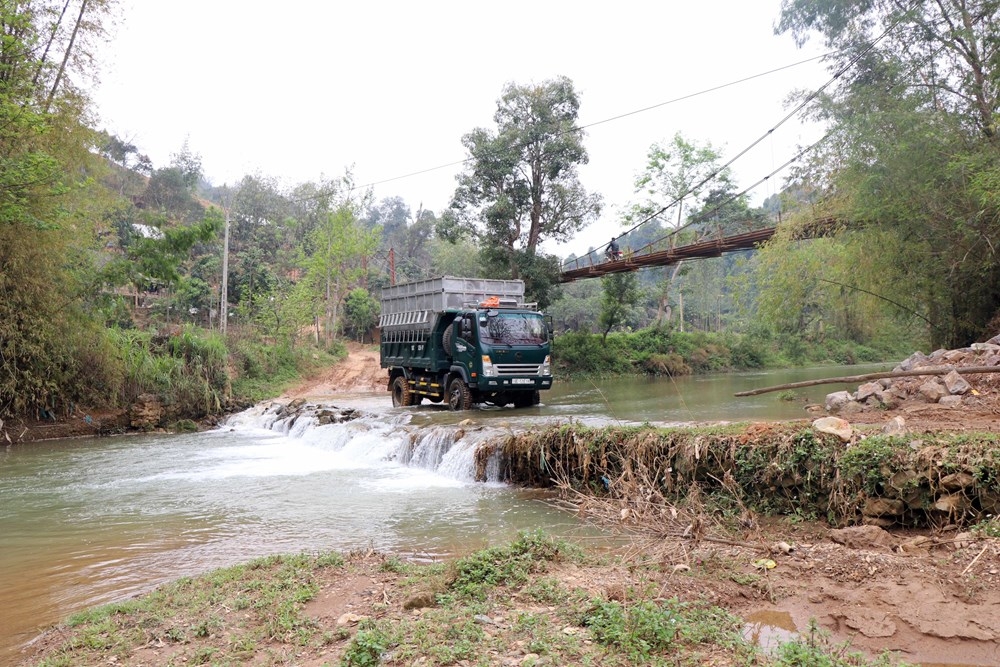 son la thieu hang tram cau dan sinh nguoi dan di lai kho khan