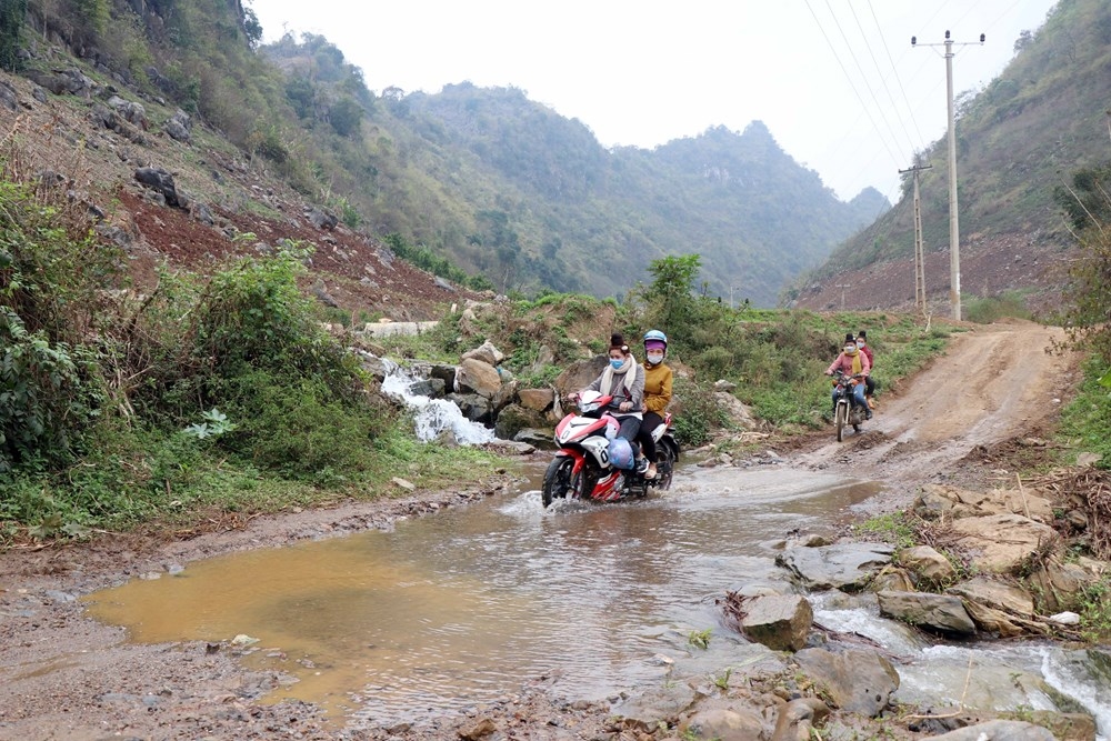 son la thieu hang tram cau dan sinh nguoi dan di lai kho khan