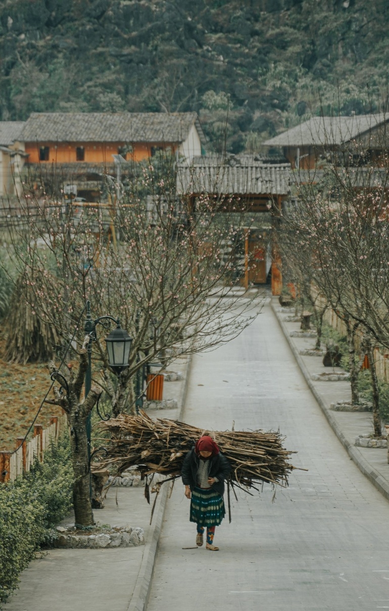 ngoi lang du lich thiet ke hinh doi mat dep an tuong tai ha giang