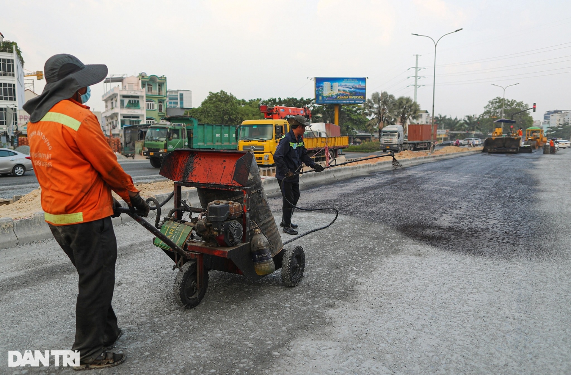 toan canh dai lo nguyen van linh duoc nang cap tu 6 len 10 lan xe