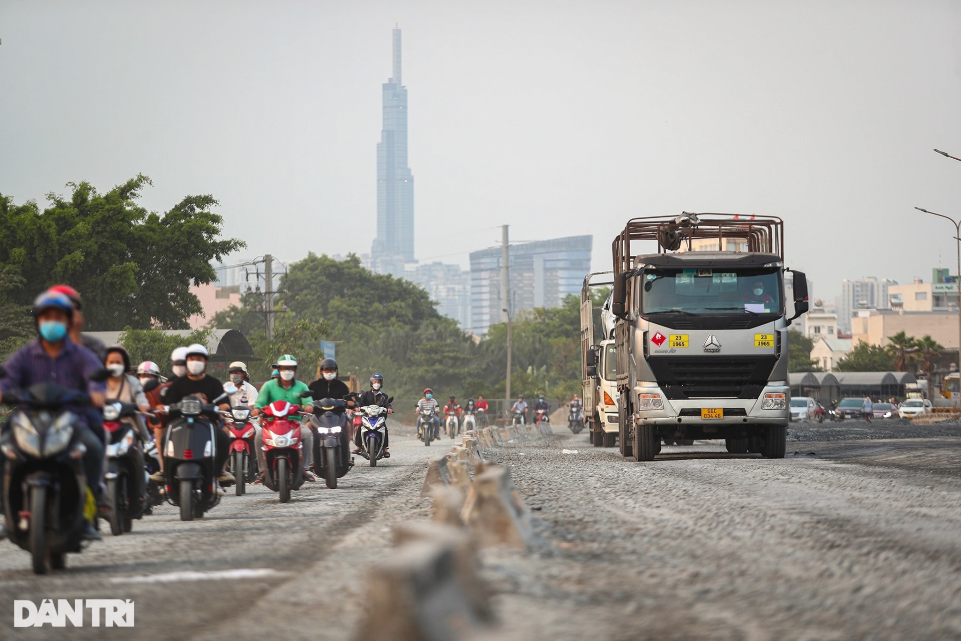 toan canh dai lo nguyen van linh duoc nang cap tu 6 len 10 lan xe