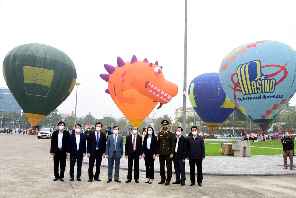 Tuyên Quang: Khai mạc Lễ hội khinh cầu quốc tế lần thứ I
