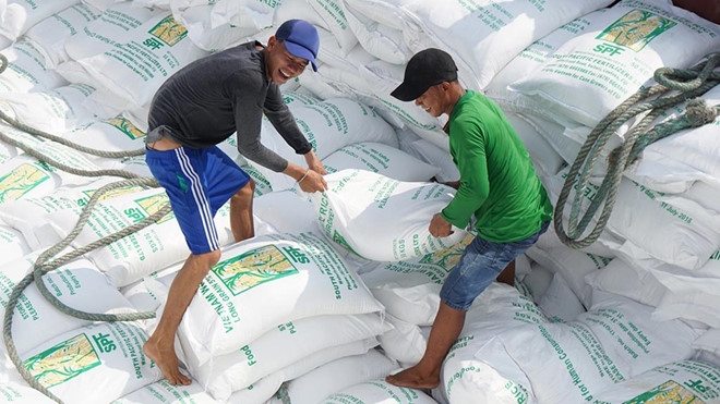 Phó Thủ tướng yêu cầu làm rõ vụ hải quan mở tờ khai xuất khẩu gạo lúc nửa đêm