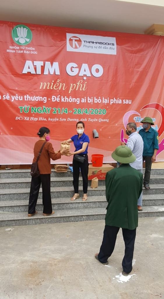 son duong tuyen quang atm gao phat mien phi cho hang tram ho dan ngheo mua dich