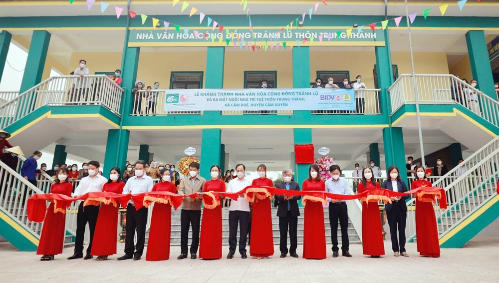 BIDV khánh thành nhà cộng đồng tránh lũ và trồng cây phòng hộ ven biển tại Hà Tĩnh