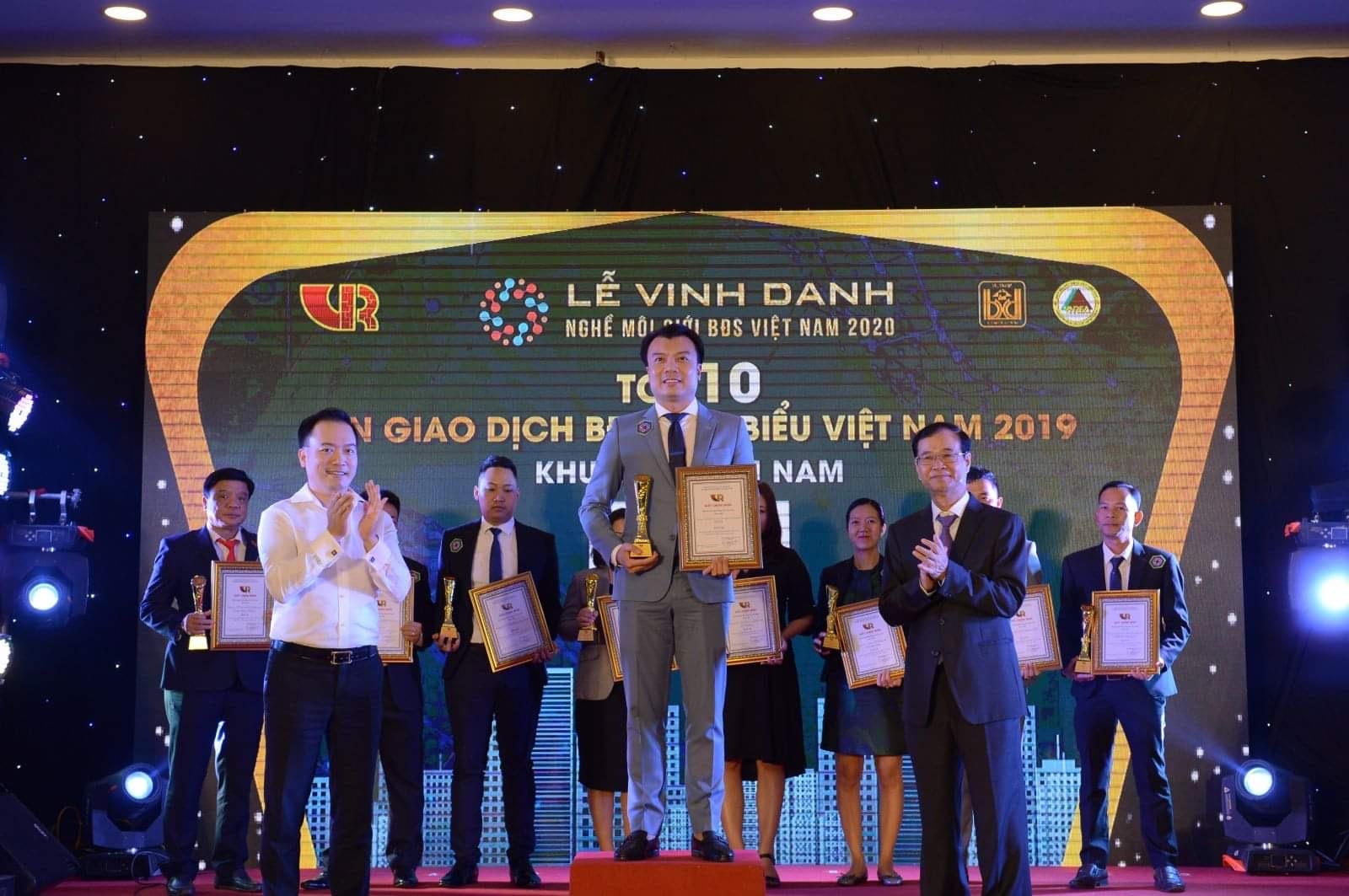 Hội môi giới Bất động sản Việt Nam tổ chức ngày hội tôn vinh nghề môi giới