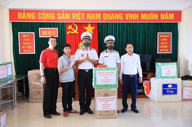 doan cong tac uy ban trung uong mttq viet nam ket thuc tot dep chuyen cong tac tai huyen dao truong sa