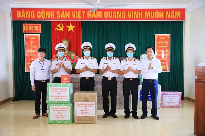 doan cong tac uy ban trung uong mttq viet nam ket thuc tot dep chuyen cong tac tai huyen dao truong sa