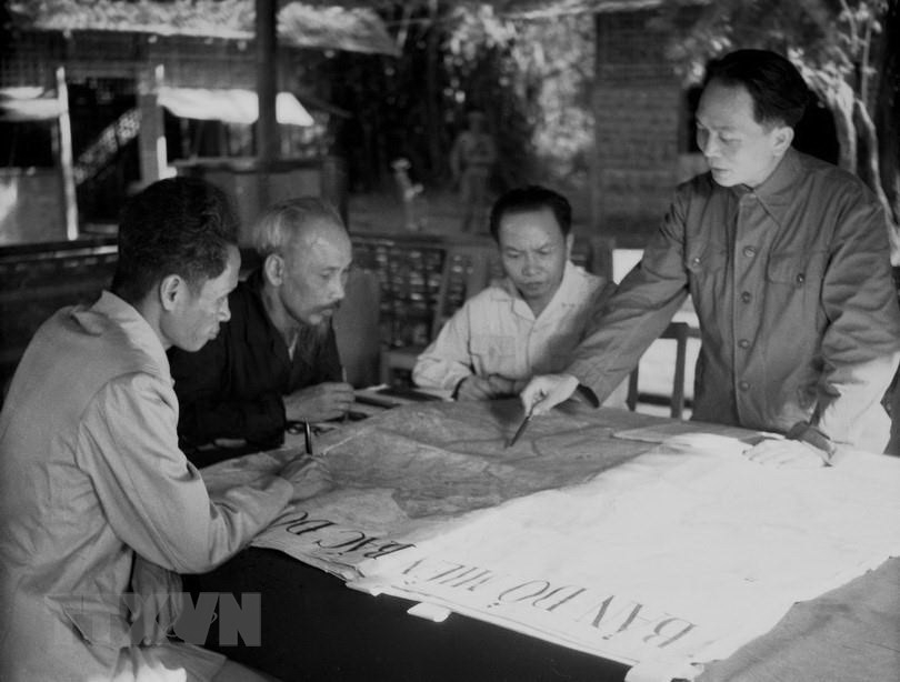 bac ho va dai tuong vo nguyen giap trong chien dich dien bien phu