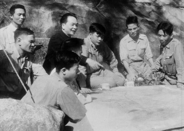 bac ho va dai tuong vo nguyen giap trong chien dich dien bien phu