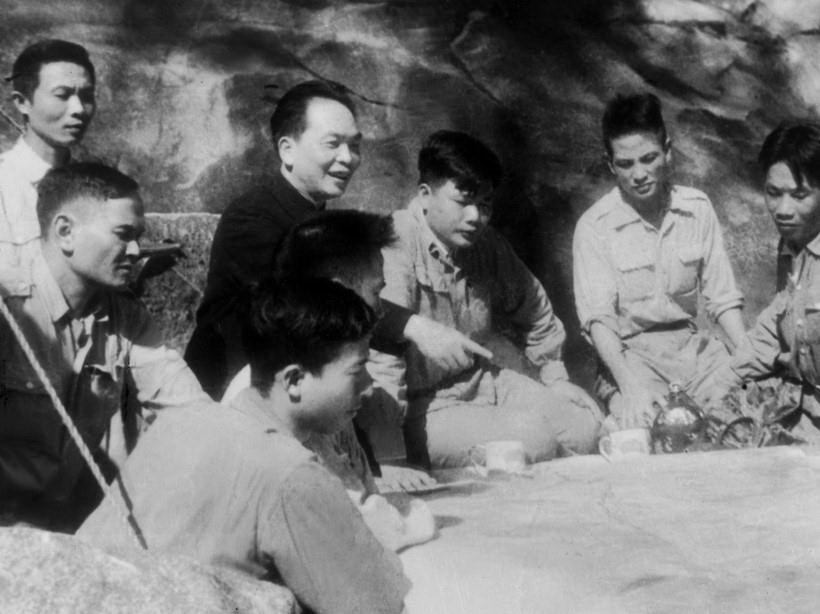 bac ho va dai tuong vo nguyen giap trong chien dich dien bien phu