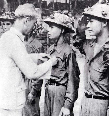 bac ho va dai tuong vo nguyen giap trong chien dich dien bien phu