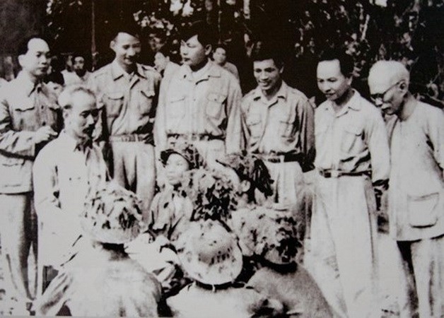 bac ho va dai tuong vo nguyen giap trong chien dich dien bien phu