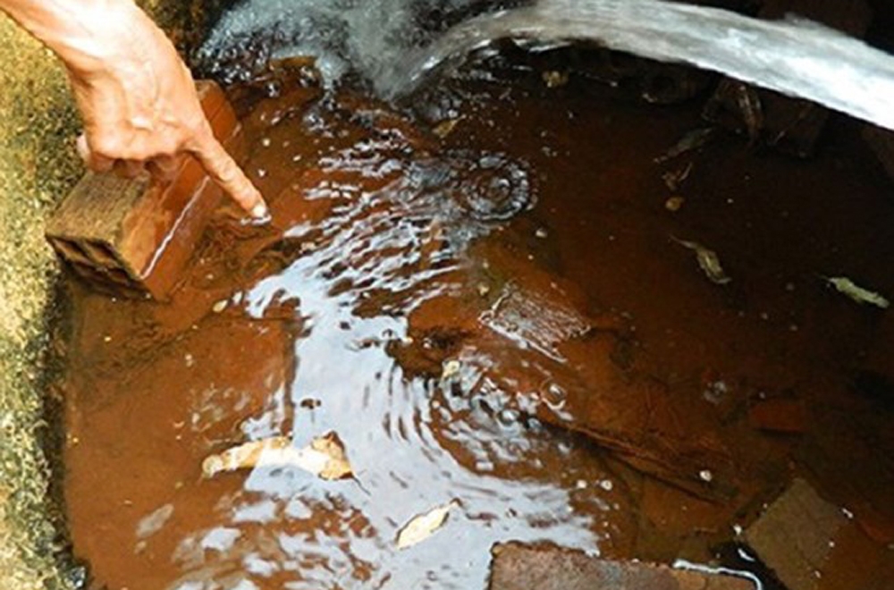Ô nhiễm nguồn nước ngầm do chôn lấp rác thải bừa bãi
