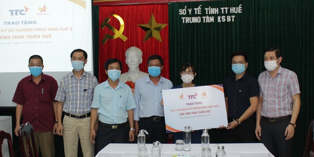 Thừa Thiên – Huế: Trao tặng 1.000 bộ kit xét nghiệm SARS-CoV- 2