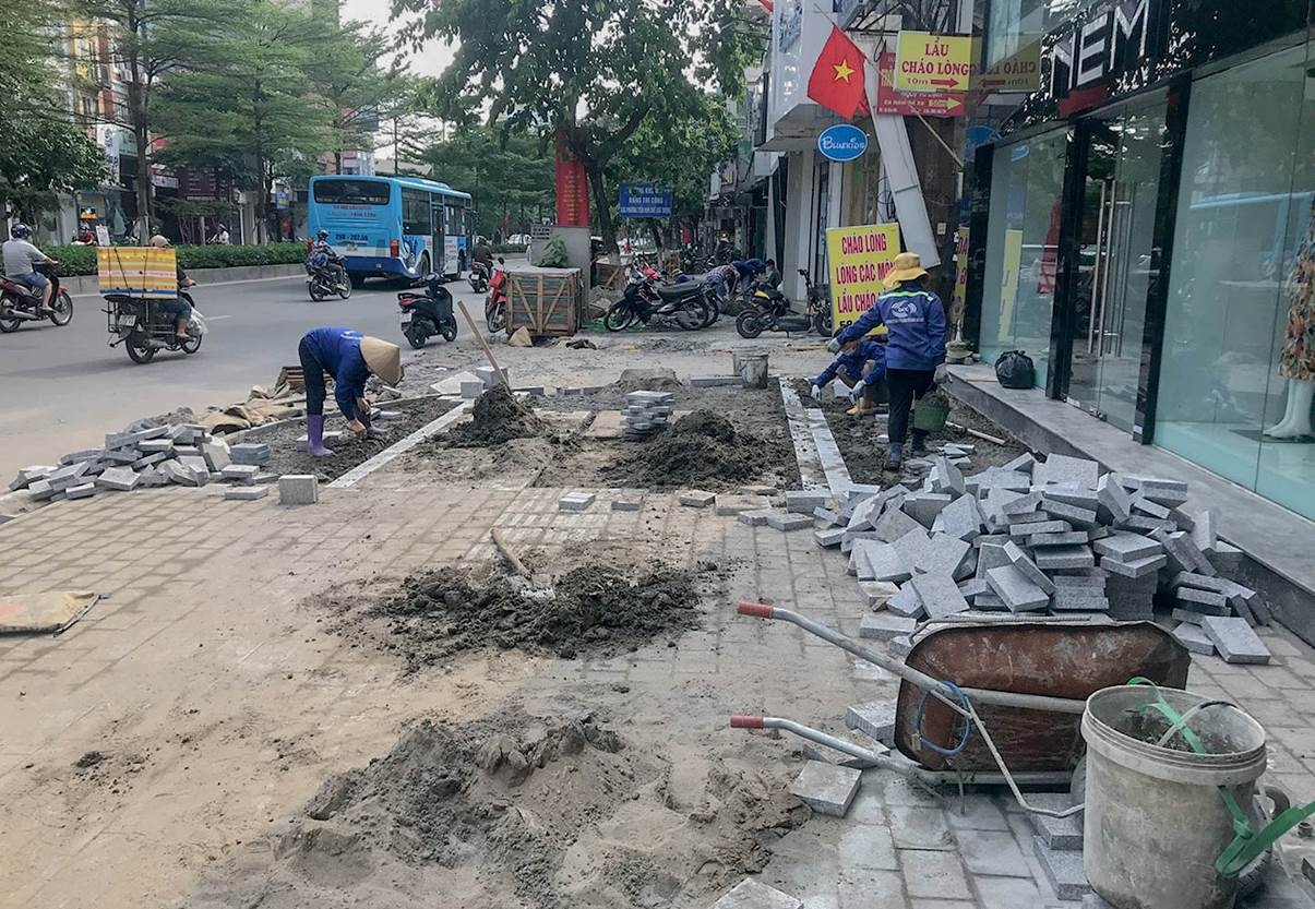 Hà Nội: Dự án lát đá vỉa hè trên nhiều tuyến phố đang dần hoàn thiện
