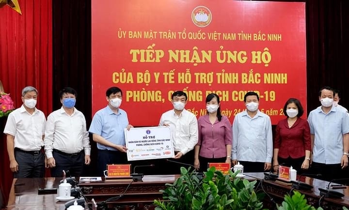 Bộ trưởng Bộ Y tế kêu gọi cả nước trợ giúp Bắc Ninh, Bắc Giang vượt khó chống dịch Covid-19