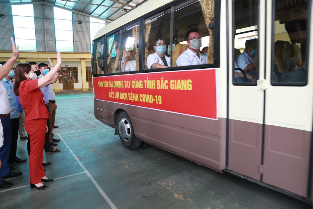 Đoàn y bác sỹ, nhân viên y tế của Yên Bái tiếp tục lên đường hỗ trợ tỉnh Bắc Giang phòng, chống dịch covid-19