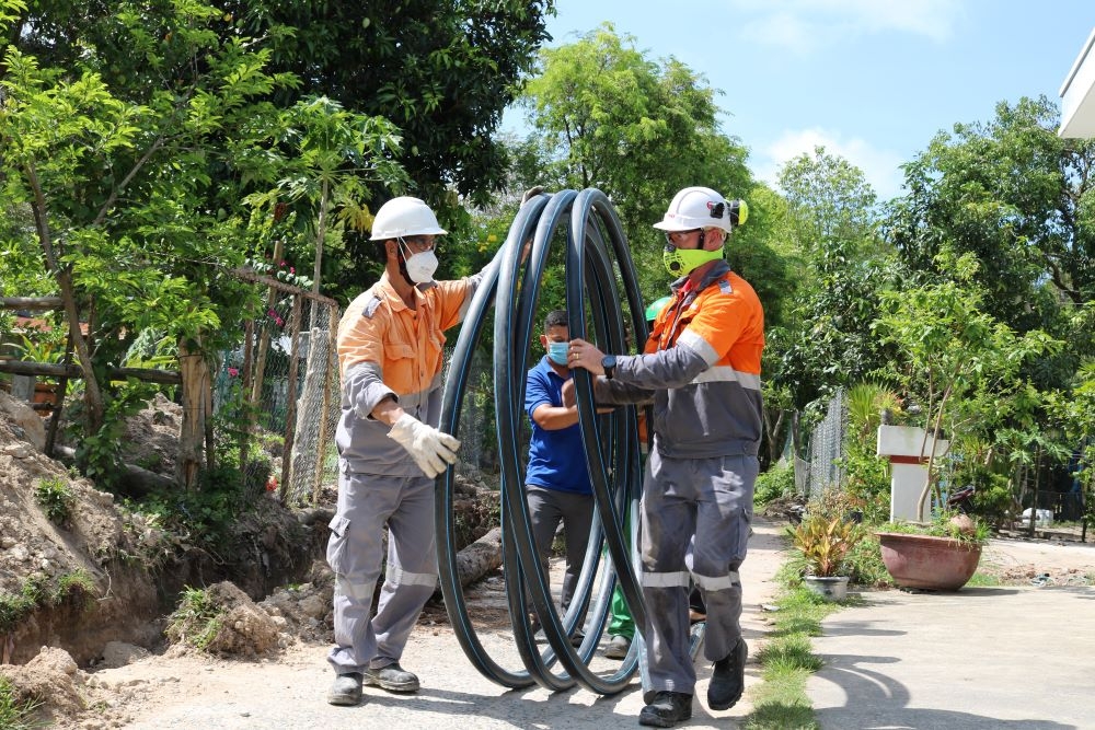 Lắp đặt 700m đường ống cấp nước sinh hoạt tại ấp Ba Trại và Hòn Trẹm
