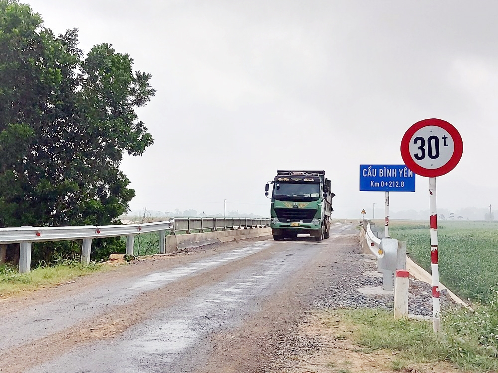 Cẩm Thủy (Thanh Hóa): Tuyến đường hơn 130 tỷ chưa bàn giao đã xuống cấp nghiêm trọng