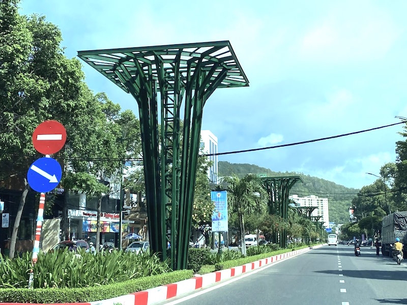 Bà Rịa – Vũng Tàu: Tạm dừng thi công trụ thép hoa trên đường Lê Hồng Phong