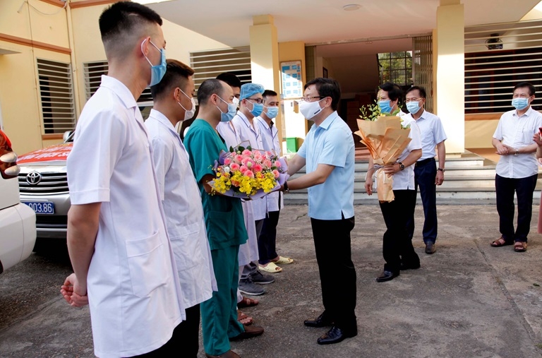 Vĩnh Phúc: Cử 6 cán bộ y tế hỗ trợ tỉnh Bắc Giang chống dịch Covid-19