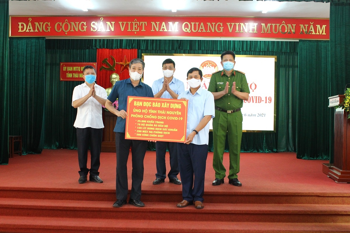 Thái Nguyên: Báo Xây dựng, Báo Công an nhân dân ủng hộ Quỹ phòng chống dịch Covid-19 trên 1,1 tỷ đồng