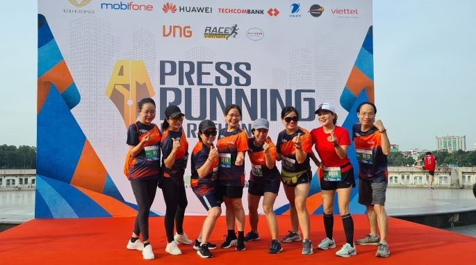 lan dau tien 200 nha bao tham gia giai chay press running marathon ha noi 2022