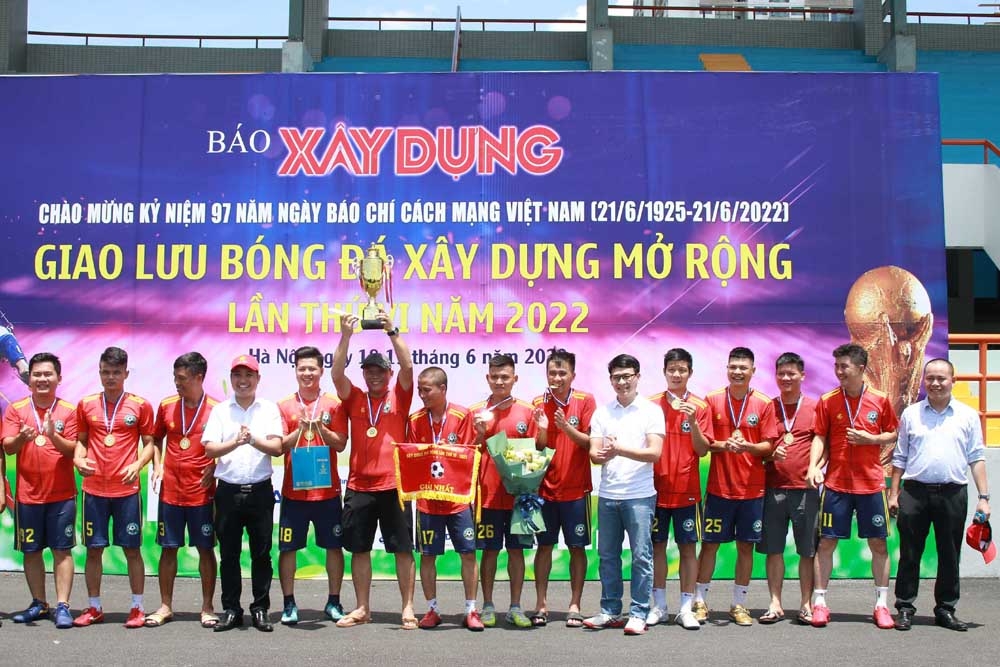 UBND huyện Thanh Trì vô địch Giao lưu bóng đá Xây dựng mở rộng lần thứ VI năm 2022