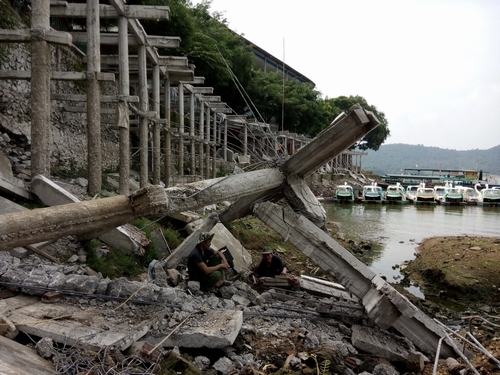 Thái Nguyên: Doanh nghiệp tự phá dỡ Bến thuyền Thiên nga tại Hồ Núi Cốc