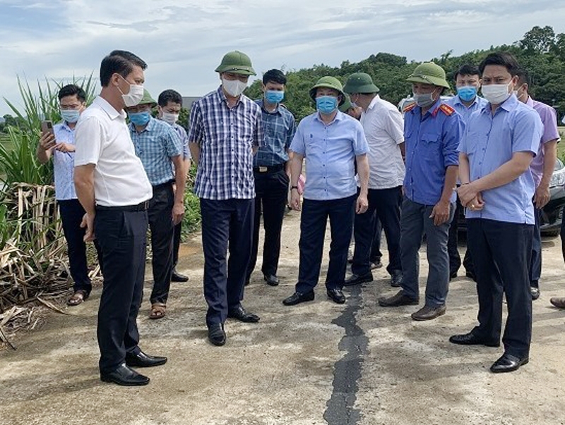 Thanh Hóa: Phó Chủ tịch UBND tỉnh chỉ đạo khẩn trương khắc phục sự cố nứt mặt đê sông Bưởi