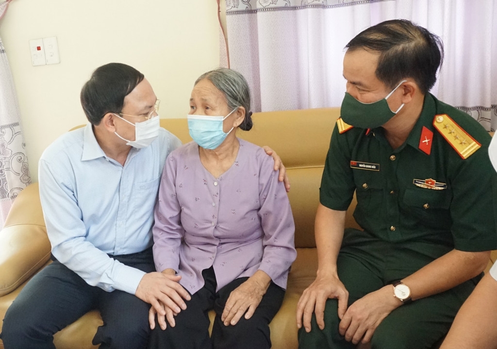 Thăm, tặng quà gia đình chính sách tại Quảng Ninh nhân kỷ niệm ngày Thương binh - Liệt sỹ