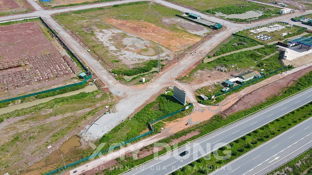 Đường gom cao tốc Hà Nội - Bắc Giang xuống cấp trầm trọng “giăng bẫy” người đi đường