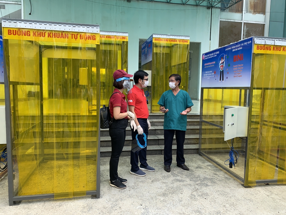 BNI trao tặng cabin diệt khuẩn tự động phòng chống dịch tại Đà Nẵng