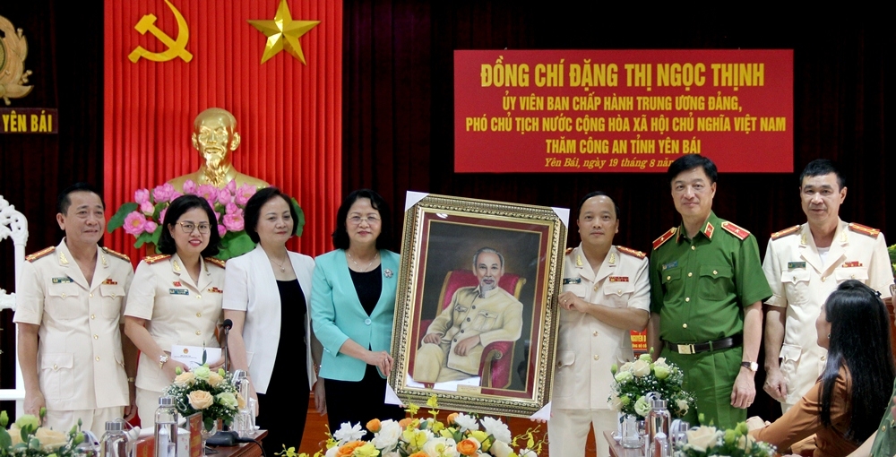 Phó Chủ tịch nước Đặng Thị Ngọc Thịnh tới thăm và làm việc tại Yên Bái