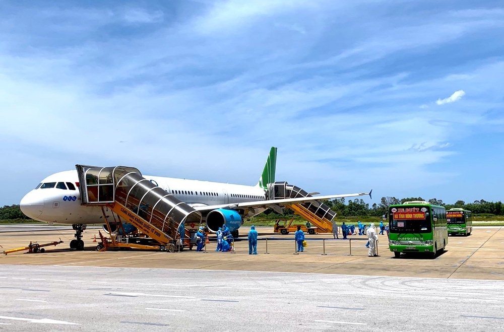 Hà Tĩnh: Hai chuyến bay đón 390 công dân từ vùng dịch phía Nam hồi hương an toàn