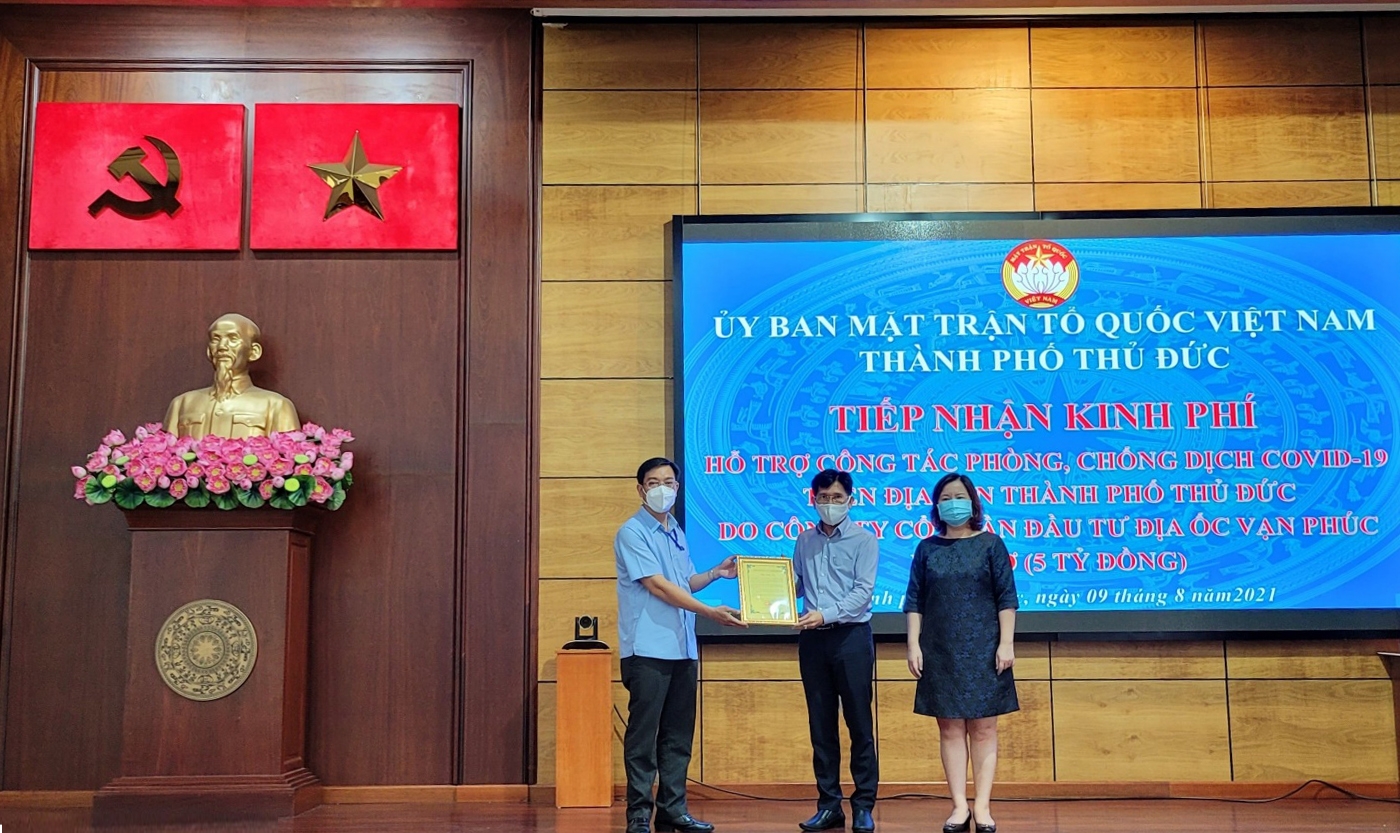Van Phuc Group ủng hộ 10.000 phần quà cho các hoàn cảnh khó khăn do dịch bệnh COVID -19