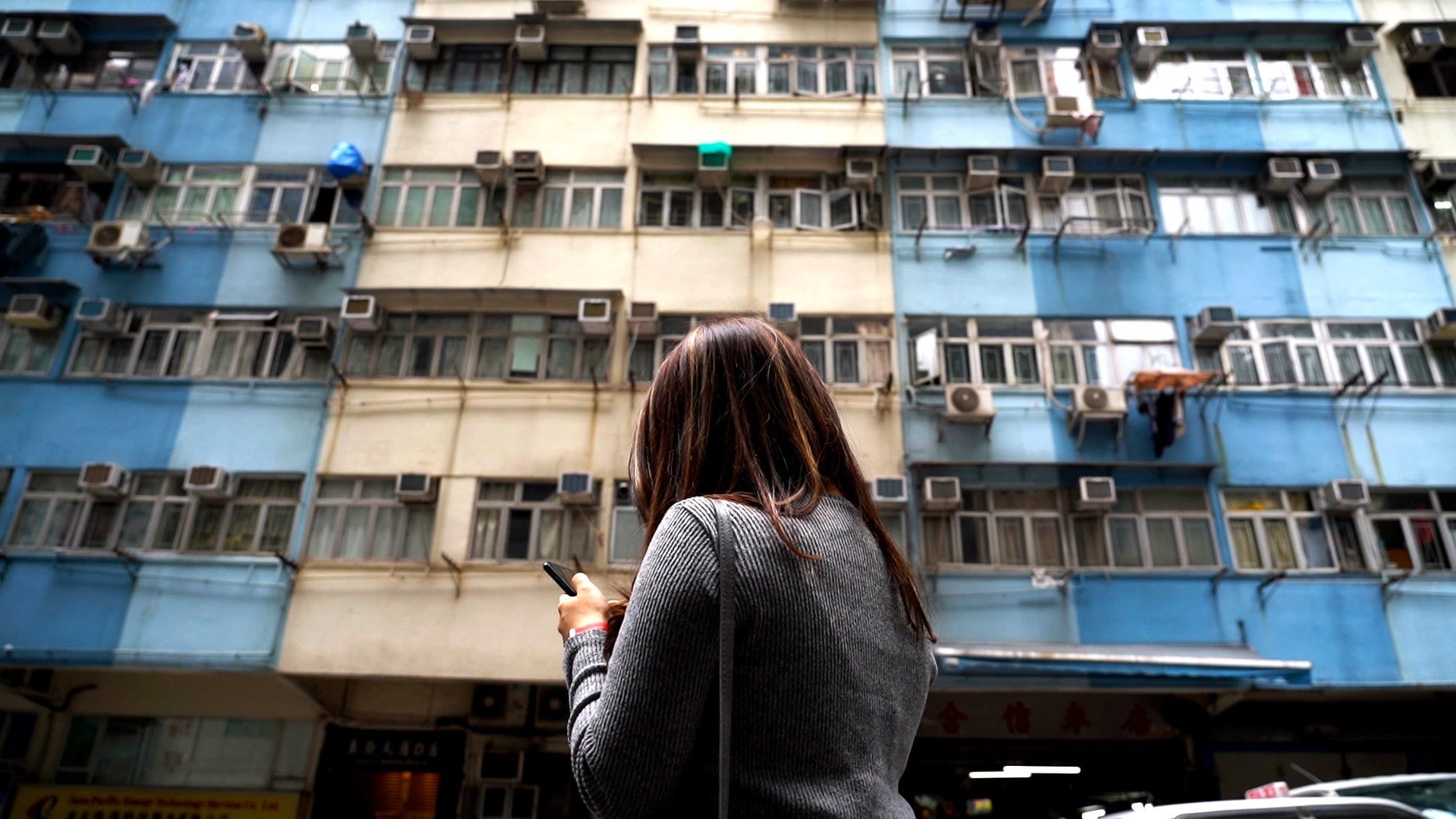 nguoi hong kong mon moi cho thoat can ho quan tai