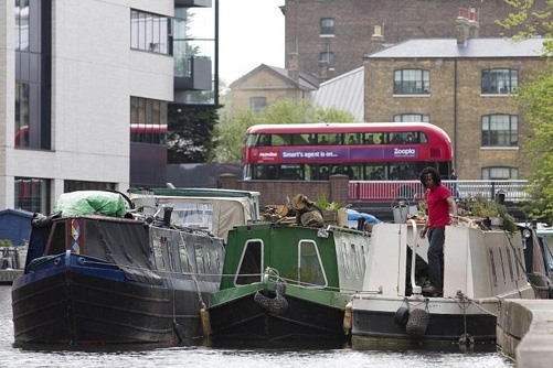 Giá nhà quá cao nhiều người trẻ tại London chuyển sang sống trên thuyền