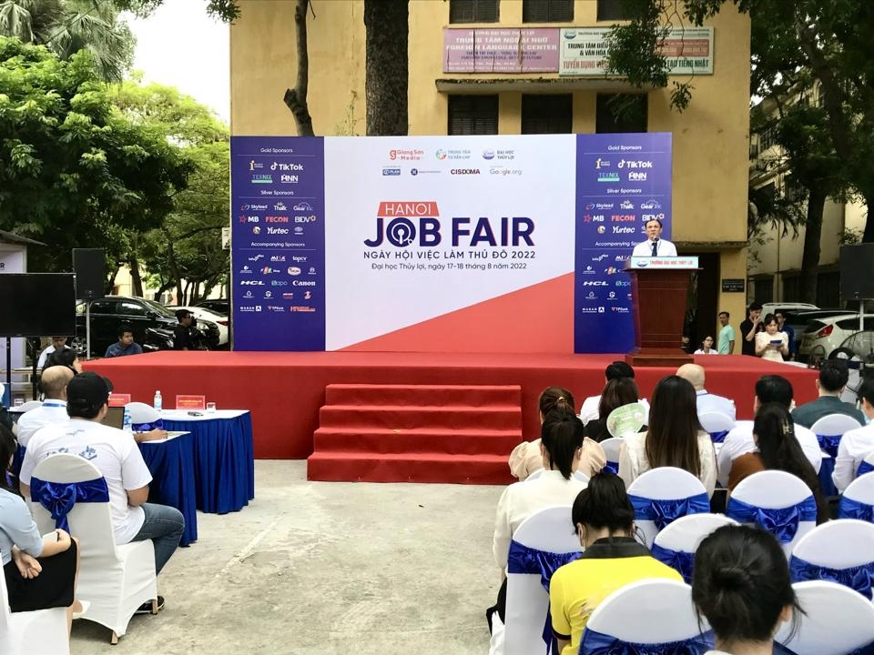 hanoi job fair 2022 thu hut hang ngan sinh vien tham gia