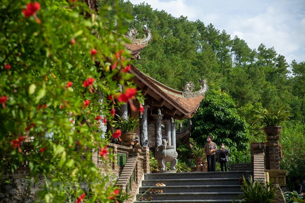 kham pha dia tang phi lai tu ngoi chua dep quen loi ve o ha nam